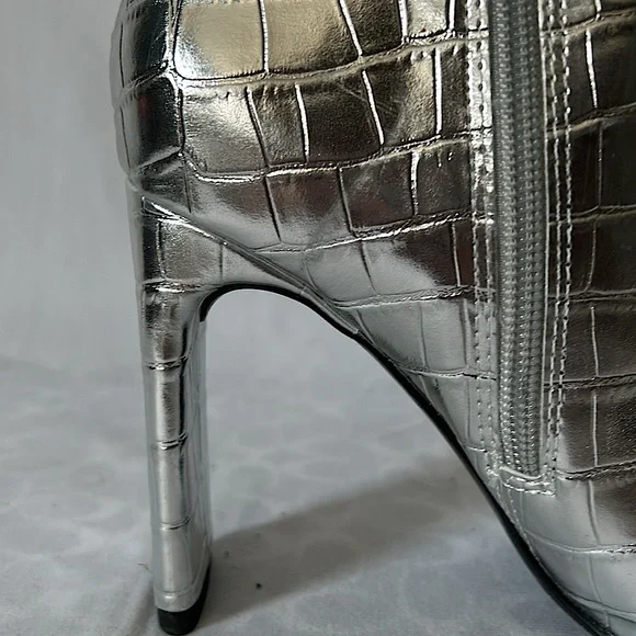 Zara NWT Silver Metallic Crocodile Print Knee High Heel Boots **Sz 36/US 6**🔥🔥 - Picture 6 of 8